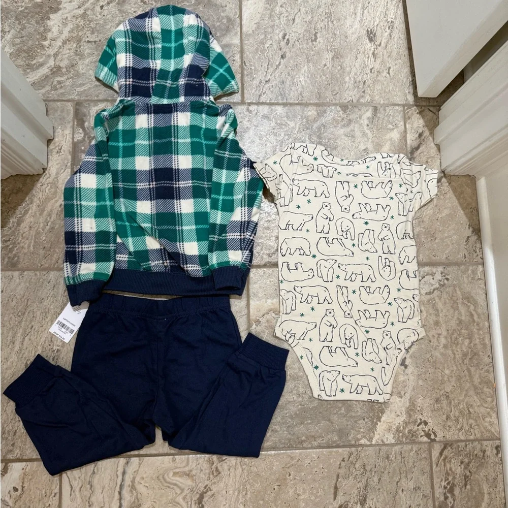 NWT size 24 months Carter’s Plaid Hoodie and Bear Print Onesie Set